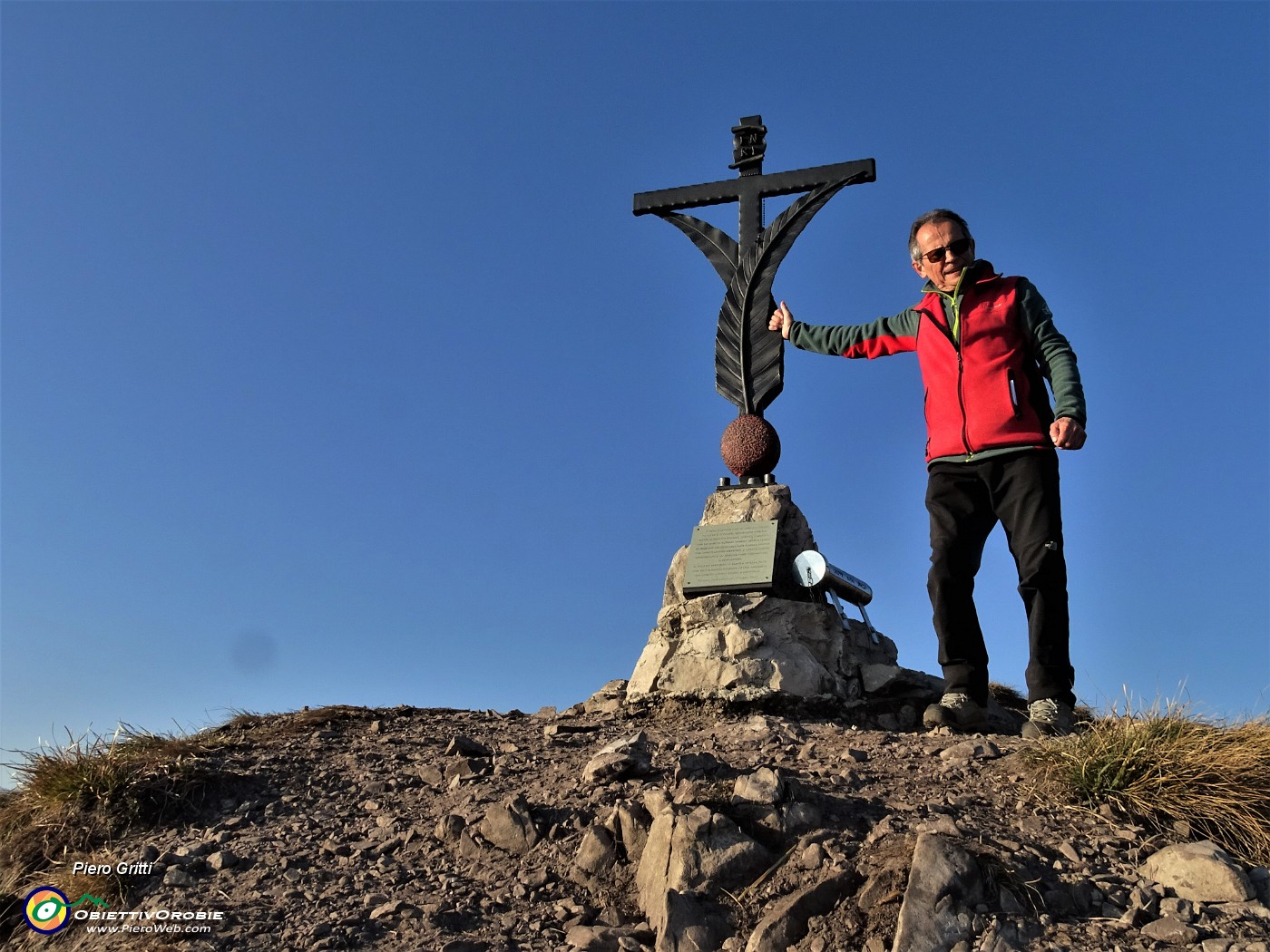 Alla Croce degli Alpini di Bracca (1130 m) del Pizzo Rabbioso